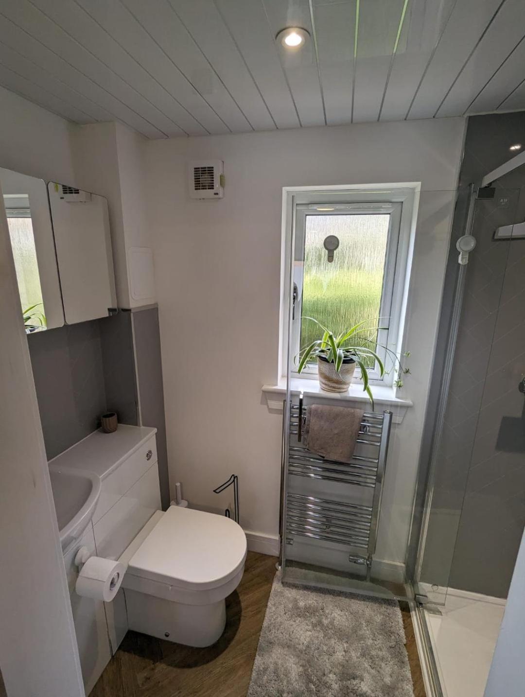 En-Suite Double Room With Private Entrance Edimburgo Esterno foto
